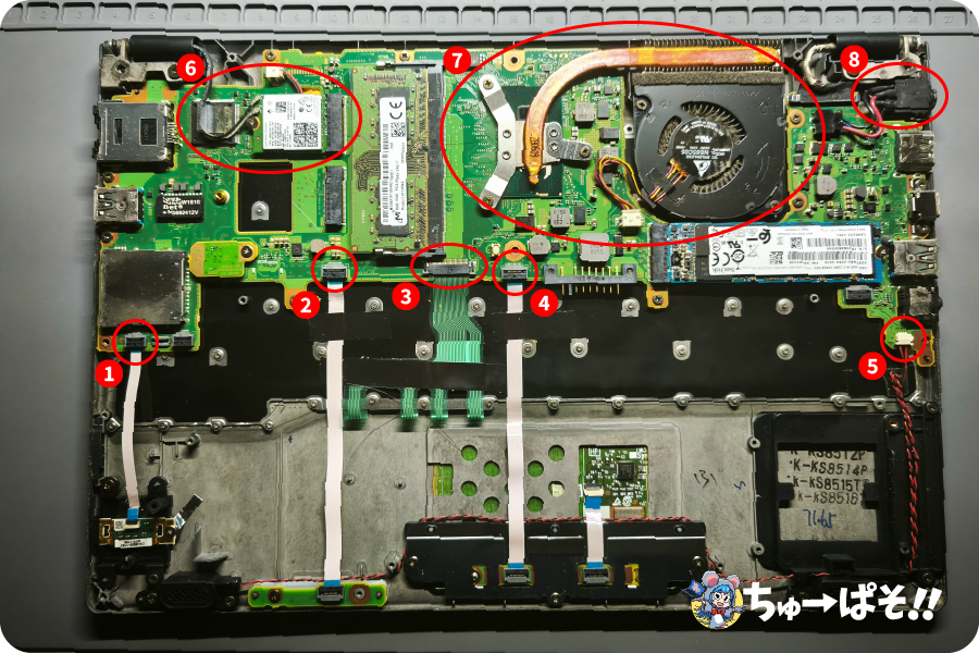 マザーボードのコネクタ類を外す
